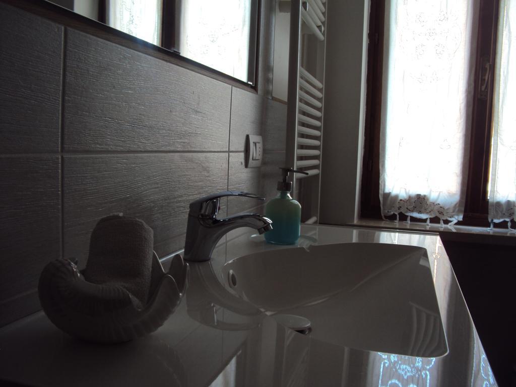 B&B Rosa Del Garda 拉齐塞 外观 照片